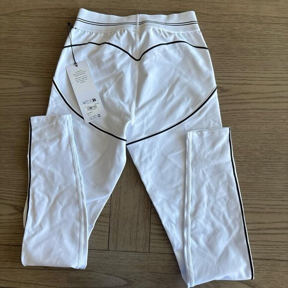 Alo Yoga Set Airbrush Heart Throb Bra Small & High Waist 7/8 Heart Throb Legging - Picture 5 of 6